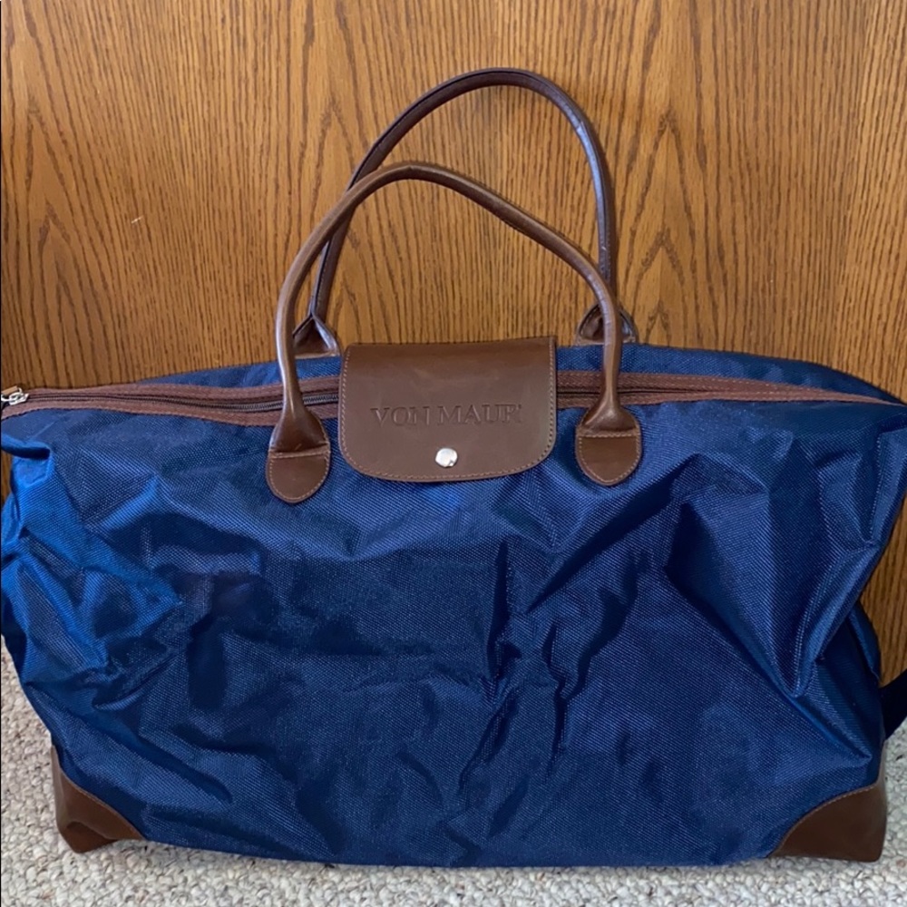 Von Maur duffel bag